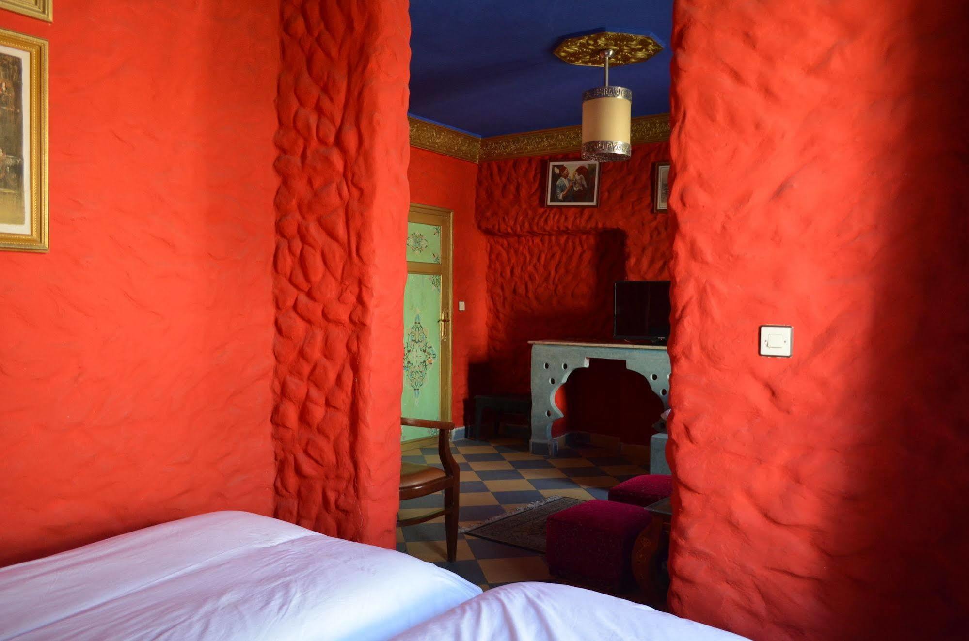 Sahara Hotel *